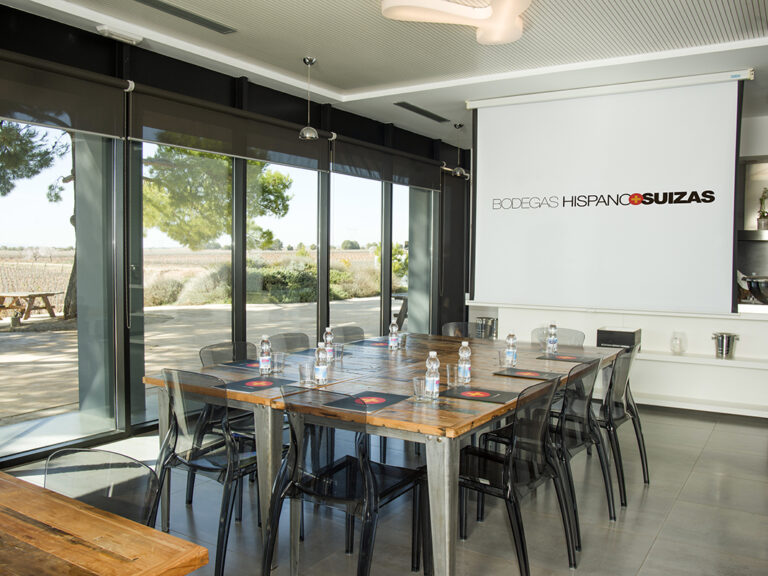 bodegas-hispano-suizas-reuniones