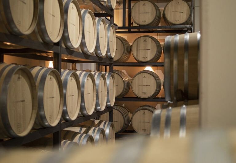 bodegas-hispano-suizas-sala-barricas